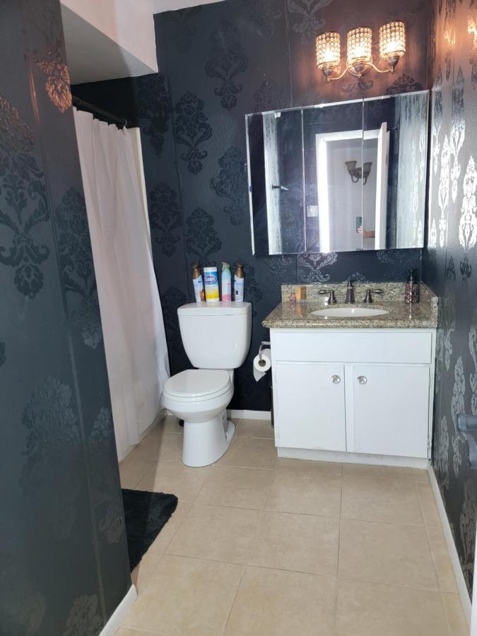 Orangewood & 51Ave Homestay - Not A Hotel Glendale Extérieur photo