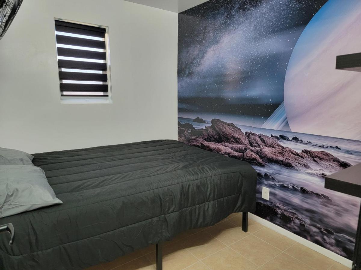 Orangewood & 51Ave Homestay - Not A Hotel Glendale Extérieur photo