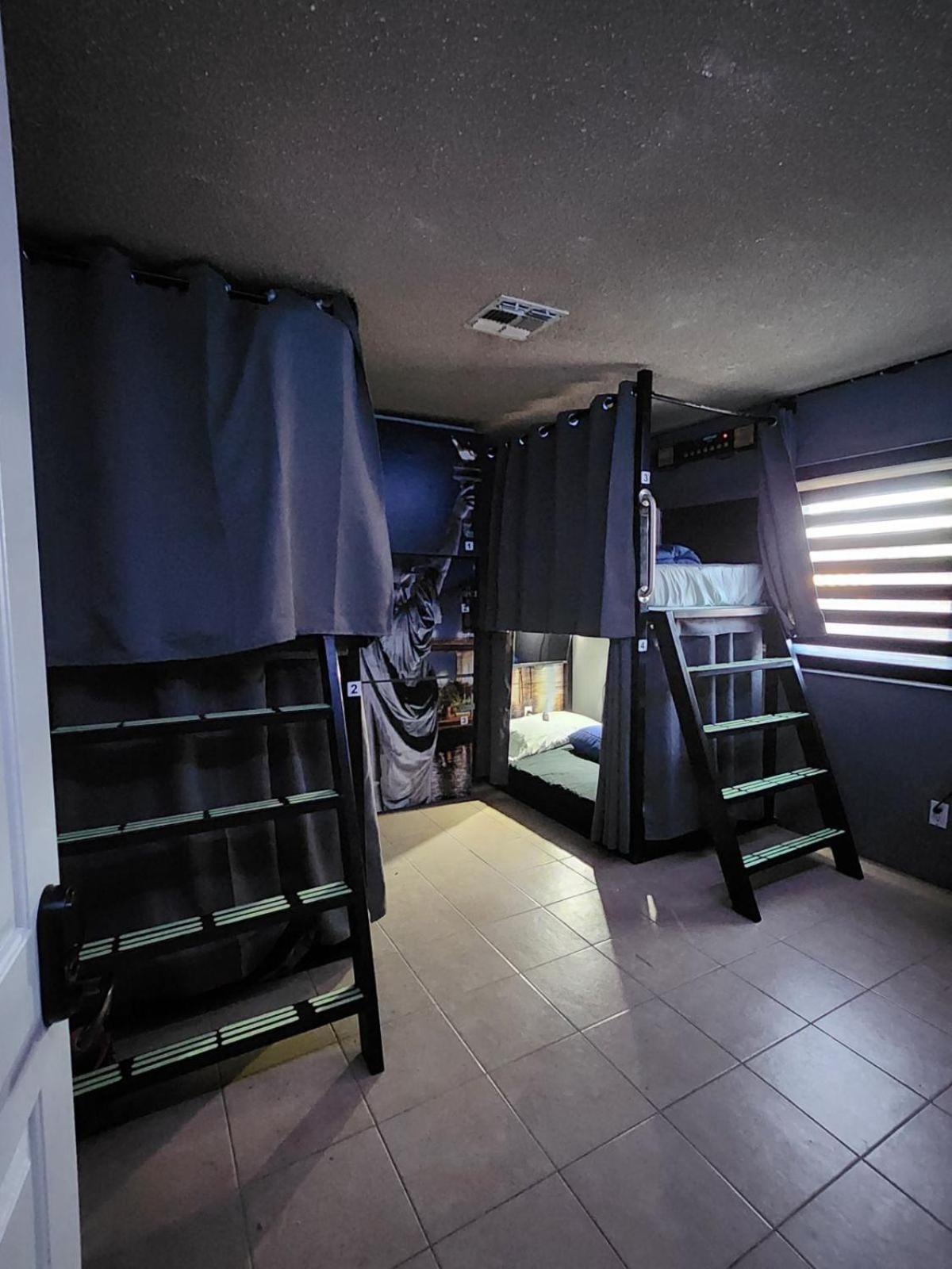 Orangewood & 51Ave Homestay - Not A Hotel Glendale Extérieur photo